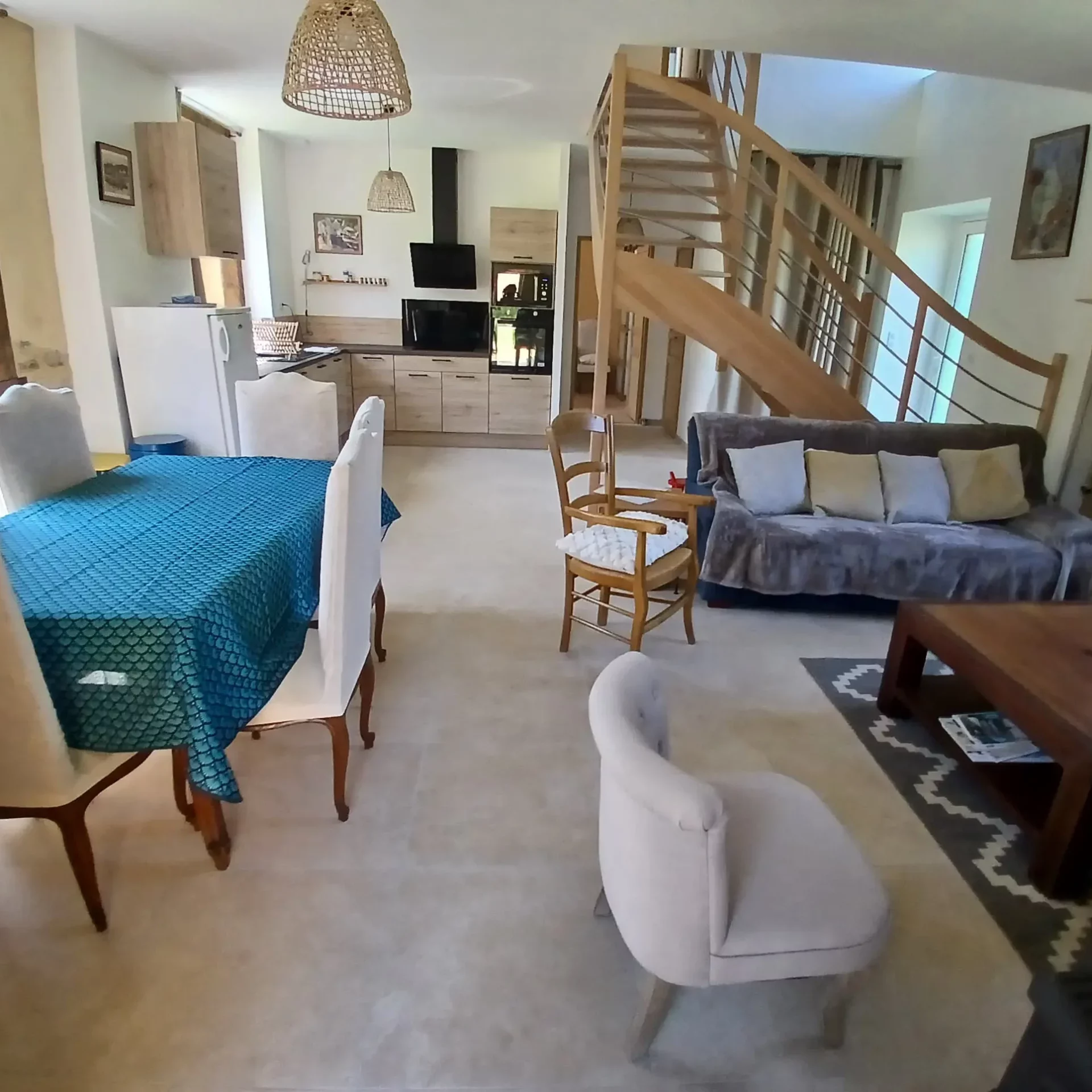 vue de la cuisine depuis la pièce de vie